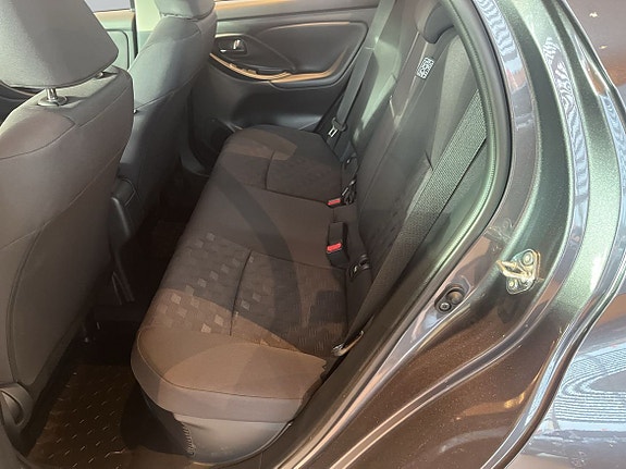 Toyota Yaris 8 of 11