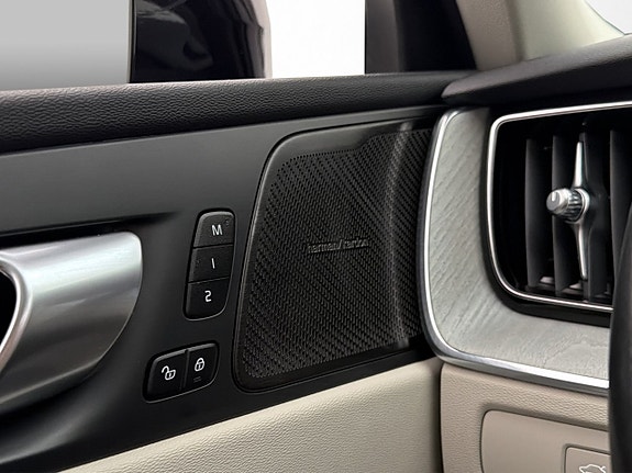 Volvo XC60 16 of 30