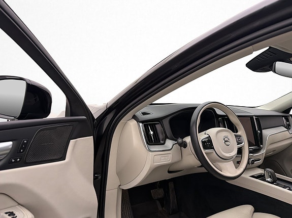 Volvo XC60 13 of 30