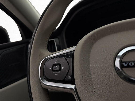 Volvo XC60 17 of 30