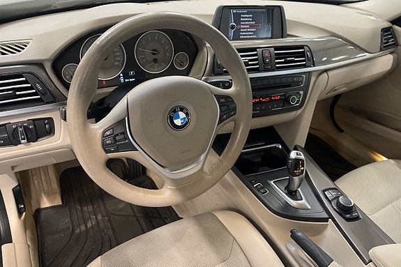 BMW 320i 8 of 12