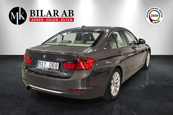 BMW 320i 5 of 12