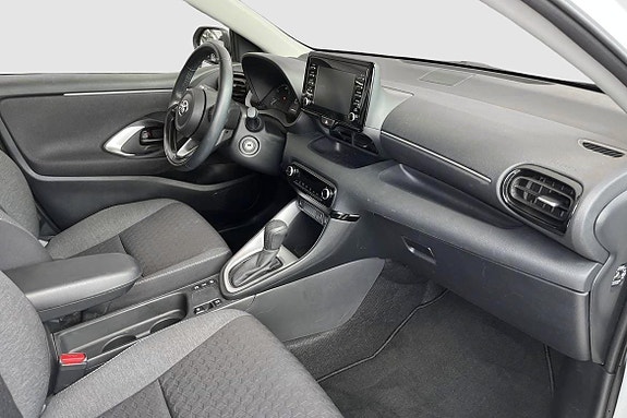 Toyota Yaris 8 of 12