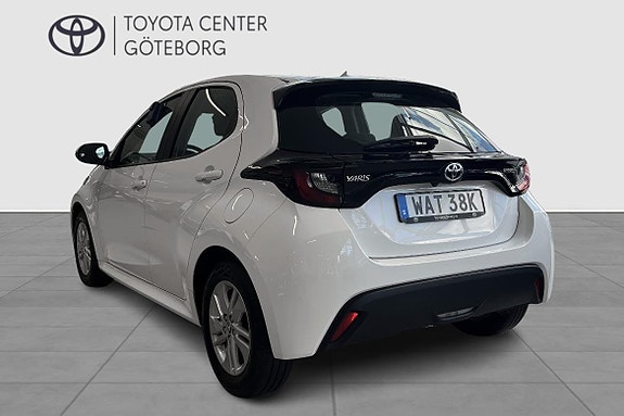 Toyota Yaris 4 of 12