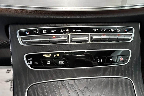 Mercedes-Benz E200 13 of 14