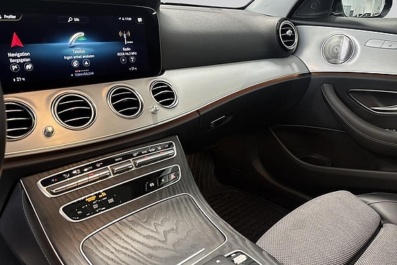 Mercedes-Benz E200 12 of 14