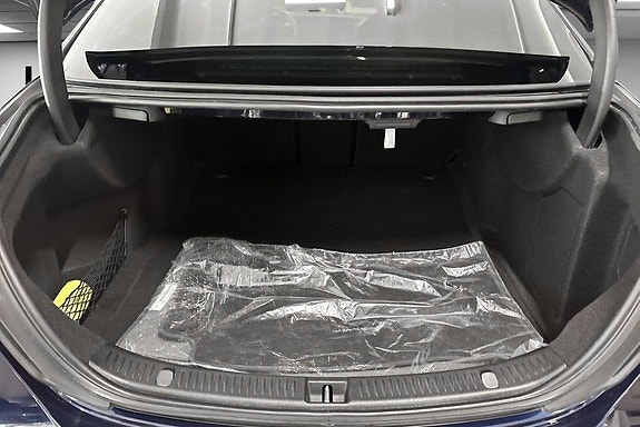 Mercedes-Benz E200 14 of 14