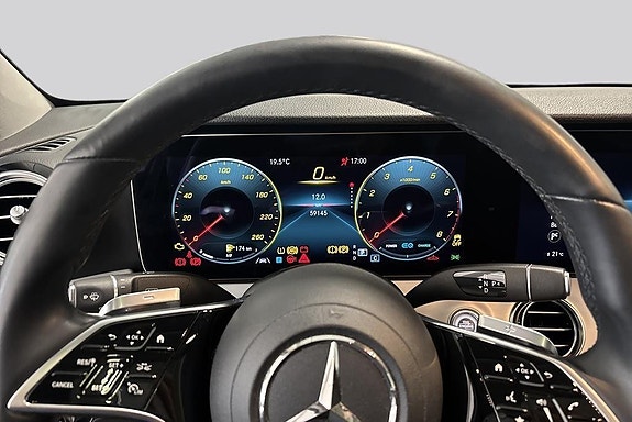 Mercedes-Benz E200 10 of 14