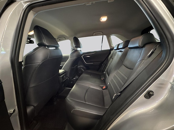 Toyota RAV4 9 of 20