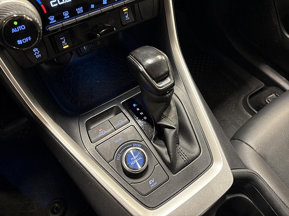 Toyota RAV4 12 of 20