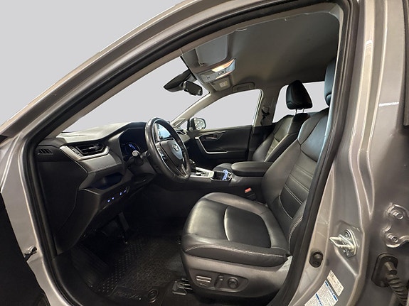 Toyota RAV4 8 of 20