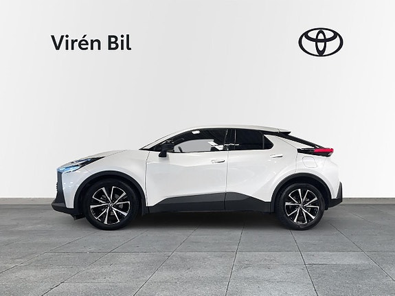 Toyota C-HR 3 of 11