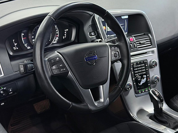 Volvo XC60 2 of 29