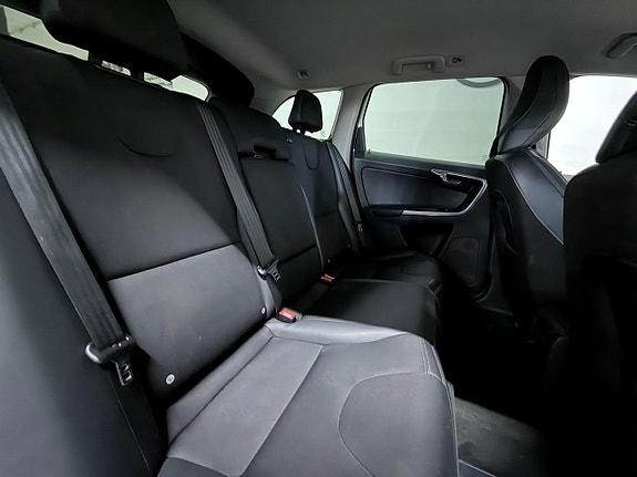 Volvo XC60 12 of 29