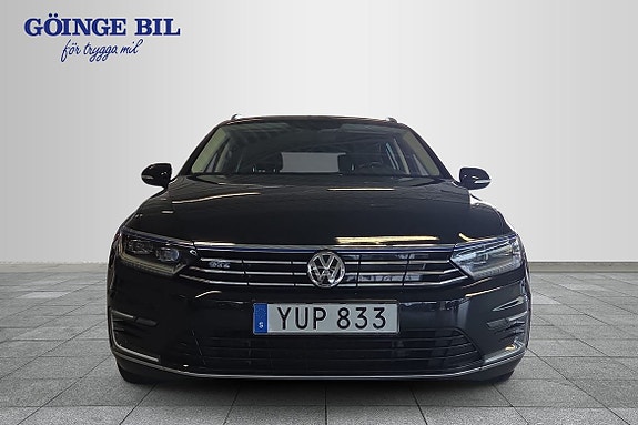 Volkswagen Passat 3 of 16