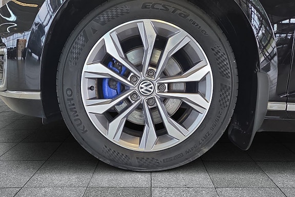 Volkswagen Passat 8 of 16