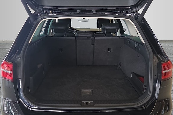 Volkswagen Passat 9 of 16