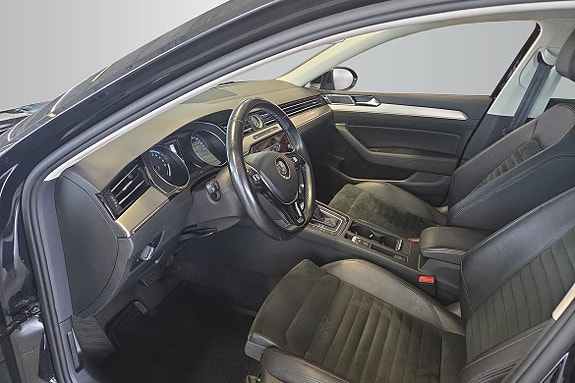 Volkswagen Passat 10 of 16
