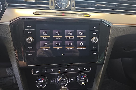 Volkswagen Passat 13 of 16