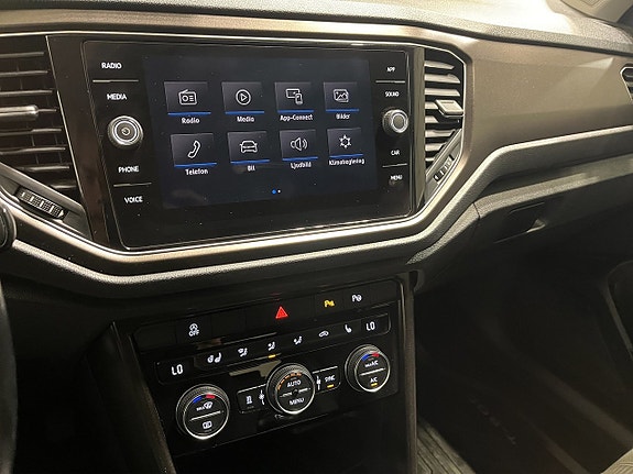 Volkswagen T-Roc 17 of 19