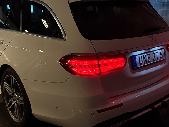 Mercedes-Benz E200 18 of 23