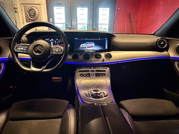Mercedes-Benz E200 10 of 23