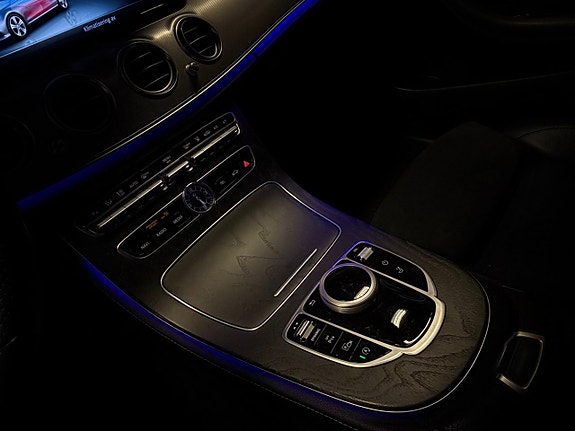 Mercedes-Benz E200 12 of 23