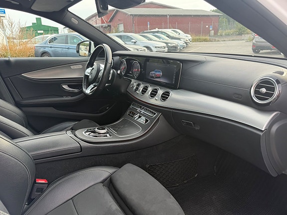 Mercedes-Benz E200 21 of 23