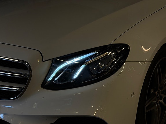 Mercedes-Benz E200 17 of 23