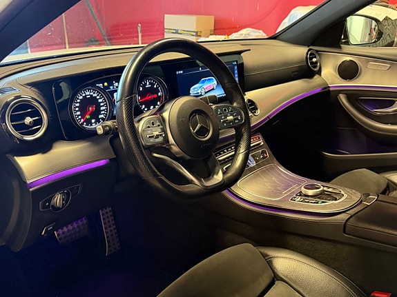 Mercedes-Benz E200 8 of 23