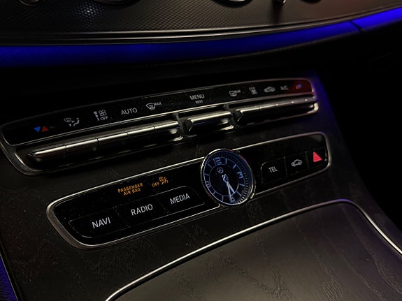 Mercedes-Benz E200 15 of 23