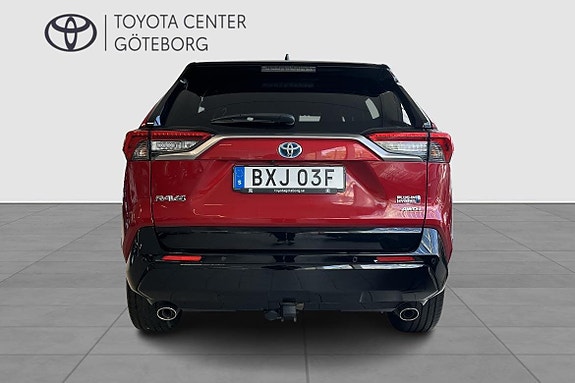 Toyota RAV4 6 of 13