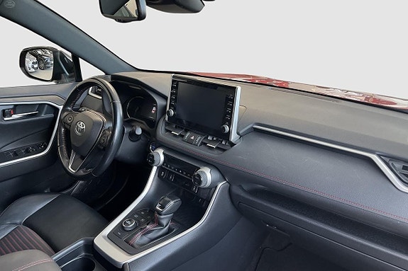 Toyota RAV4 8 of 13