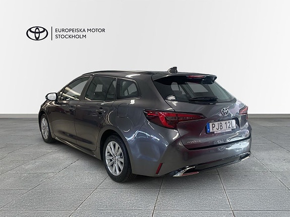 Toyota Corolla 2 of 17