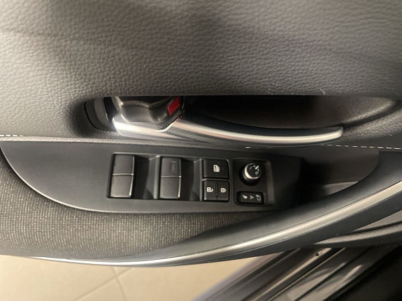 Toyota Corolla 12 of 17