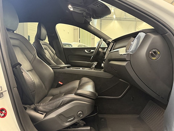 Volvo XC60 11 of 25