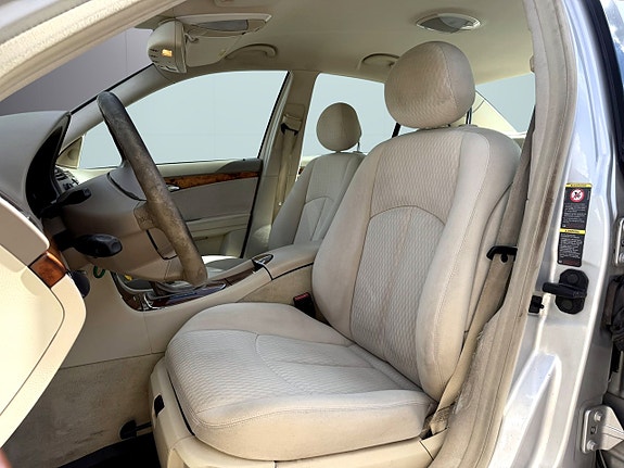 Mercedes-Benz E320 11 of 16