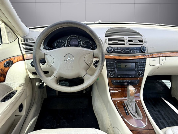 Mercedes-Benz E320 14 of 16