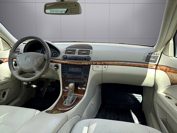 Mercedes-Benz E320 13 of 16