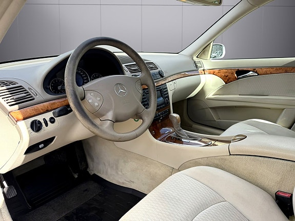 Mercedes-Benz E320 12 of 16