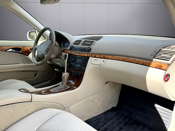 Mercedes-Benz E320 10 of 16