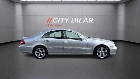 Mercedes-Benz E320 4 of 16