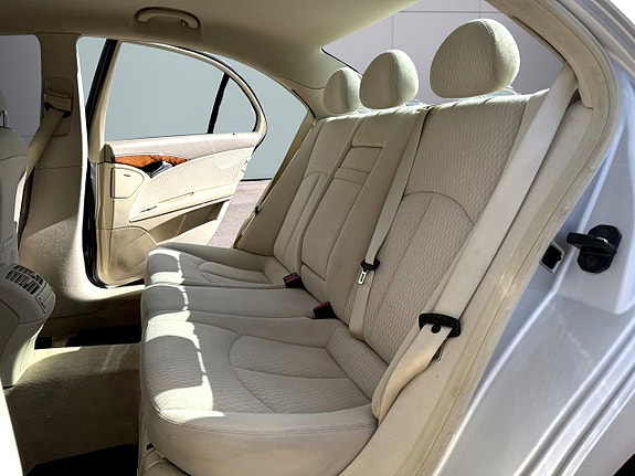 Mercedes-Benz E320 15 of 16