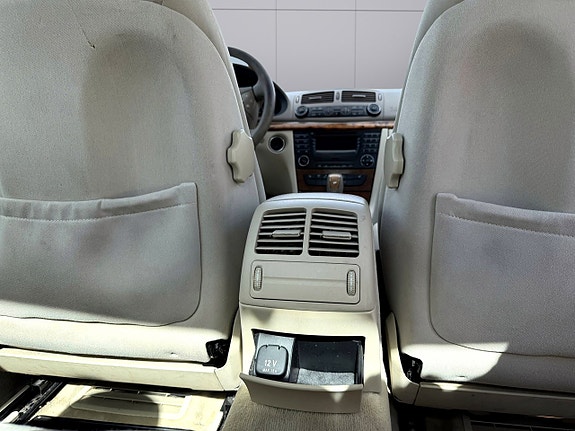 Mercedes-Benz E320 16 of 16