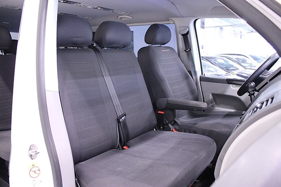 Volkswagen Caravelle 12 of 24