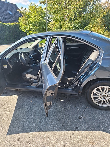 Volvo S60 3 of 4