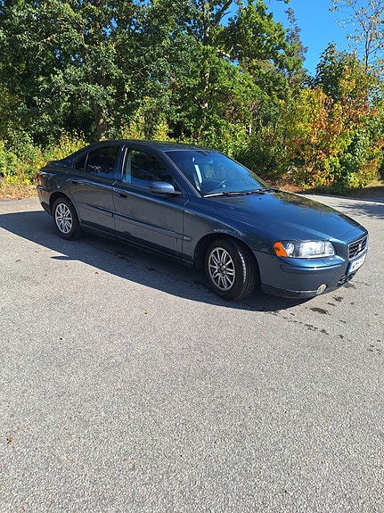 Volvo S60 2 of 4