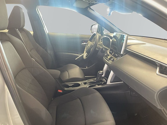 Toyota Corolla Cross 6 of 17