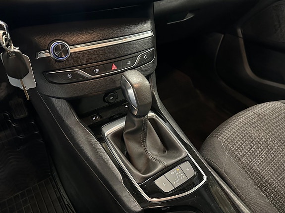 Peugeot 308 11 of 16