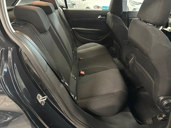 Peugeot 308 6 of 16